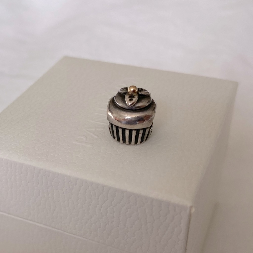 PANDORA CUPCAKE CHARM WITH GOLD TOP